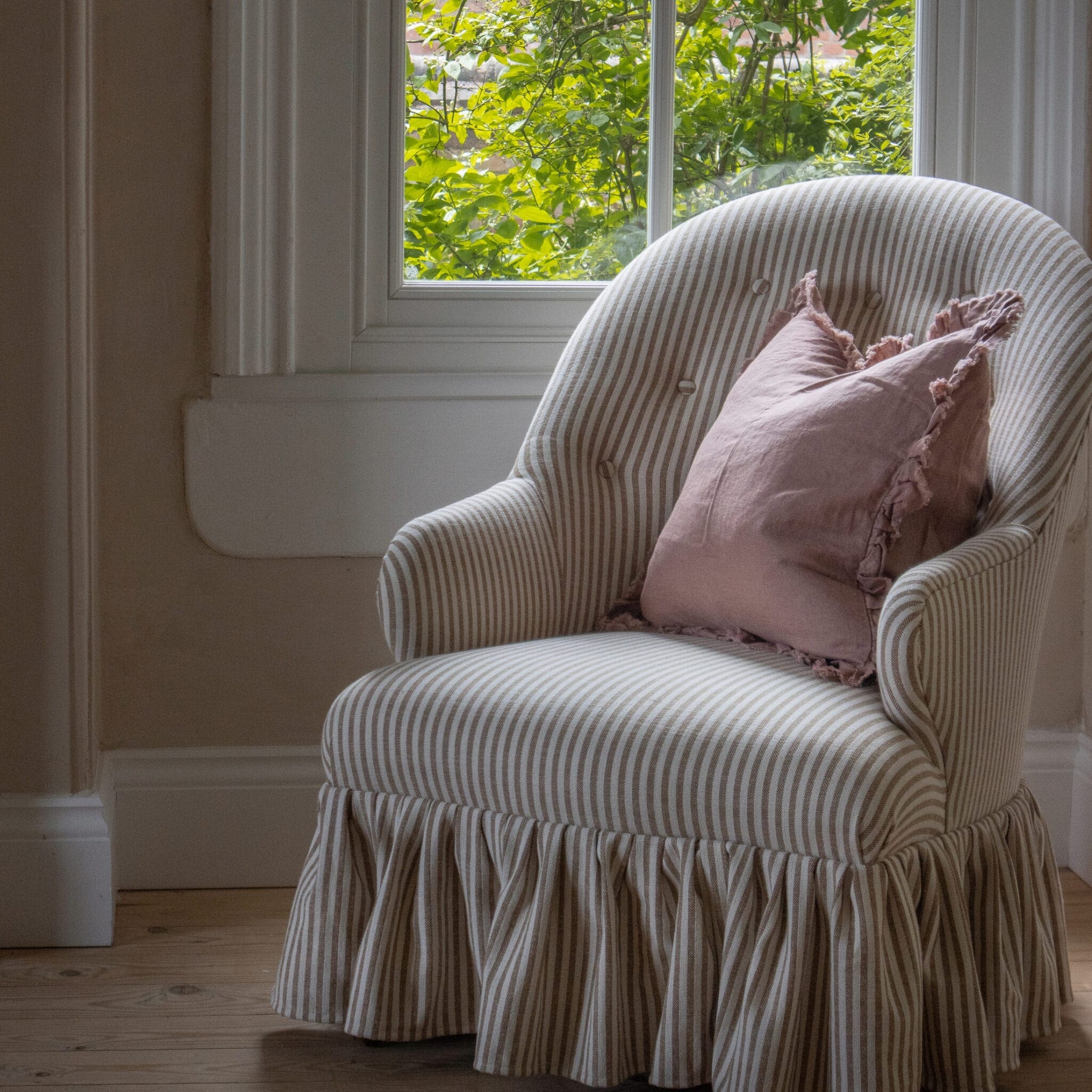 hallie dusty pink ruffle cushion